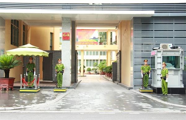 Bố trí đủ vọng gác, vị trí đặt vọng gác phù hợp, thuận tiện cho việc quan sát bao quát mục tiêu cần bảo vệ Bố trí đủ vọng gác, vị trí đặt vọng gác phù hợp, thuận tiện cho việc quan sát bao quát mục tiêu cần bảo vệ